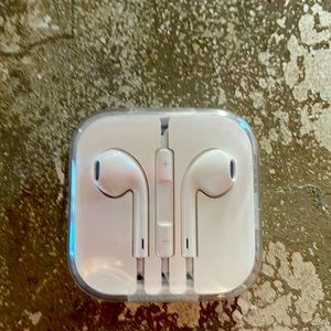 Apple wired earphones